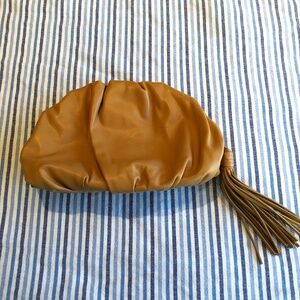 Rebecca Minkoff – Ruched Clutch in Cool Tan